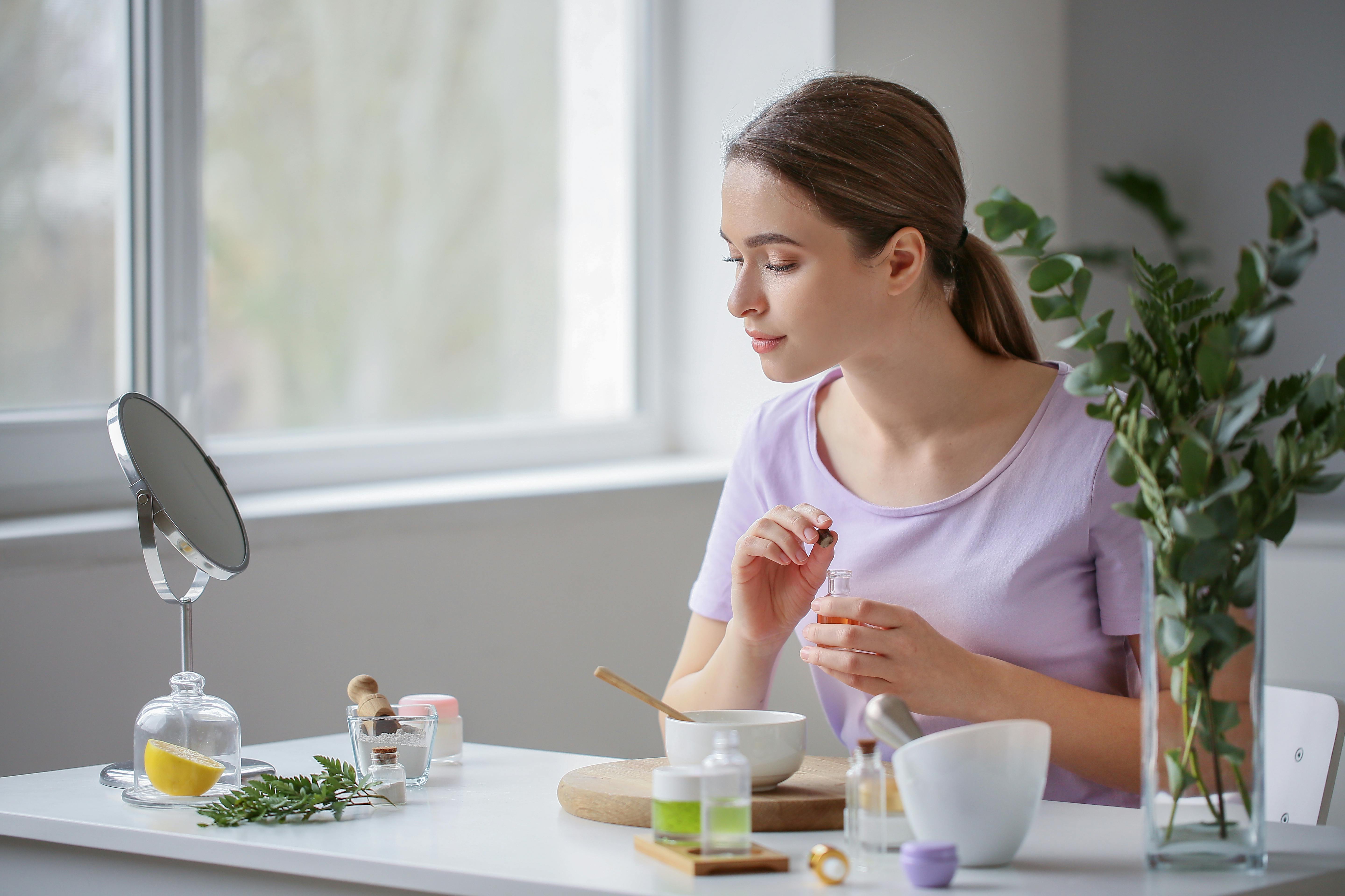 电影《霓虹回声》海报图